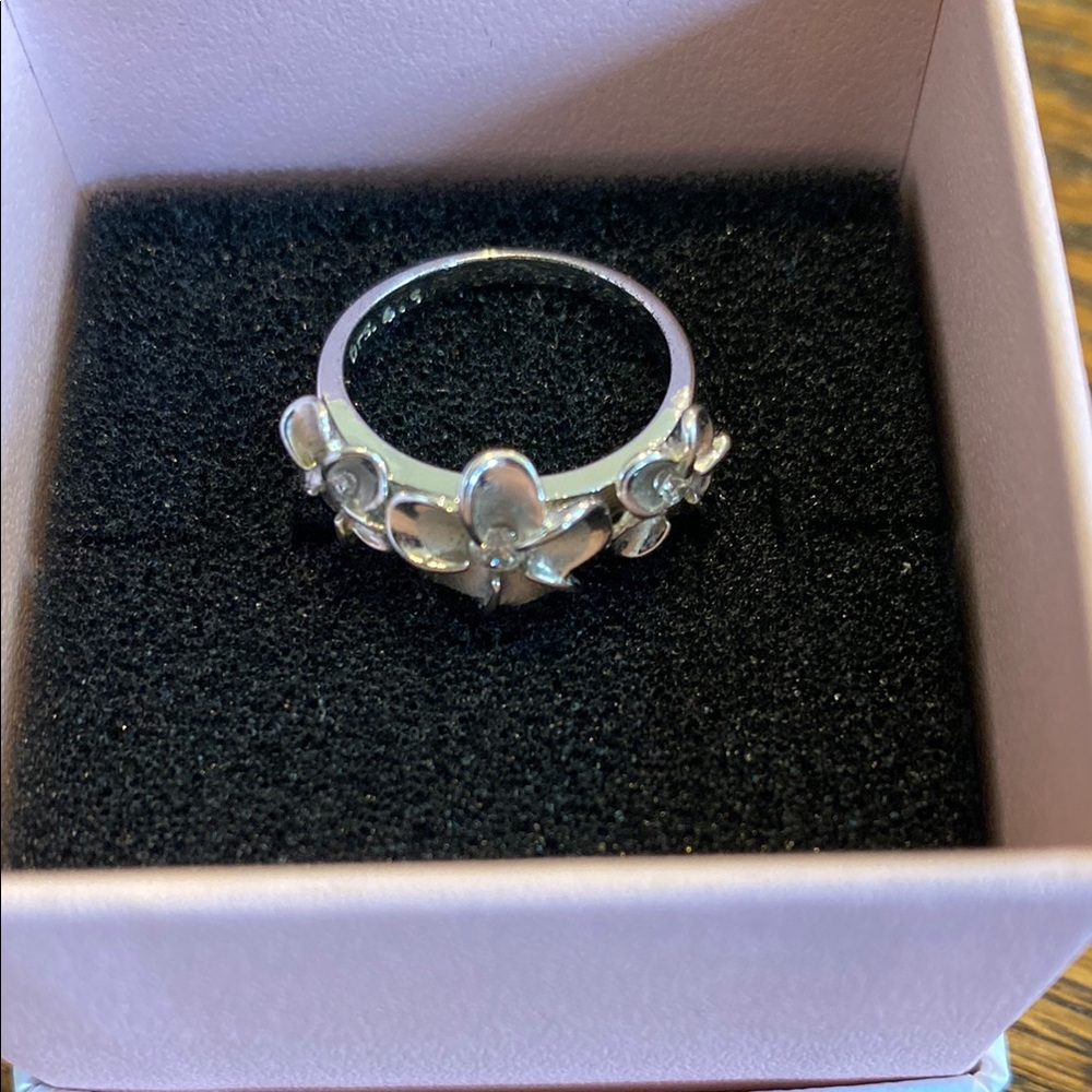 EUC Sterling Silver Floral Ring - Picture 2 of 6